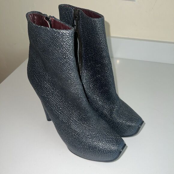 Acne Studios Women’s Araceli Texture Ankle Boots Navy Blue Leather Size 8/38 - Picture 3 of 15